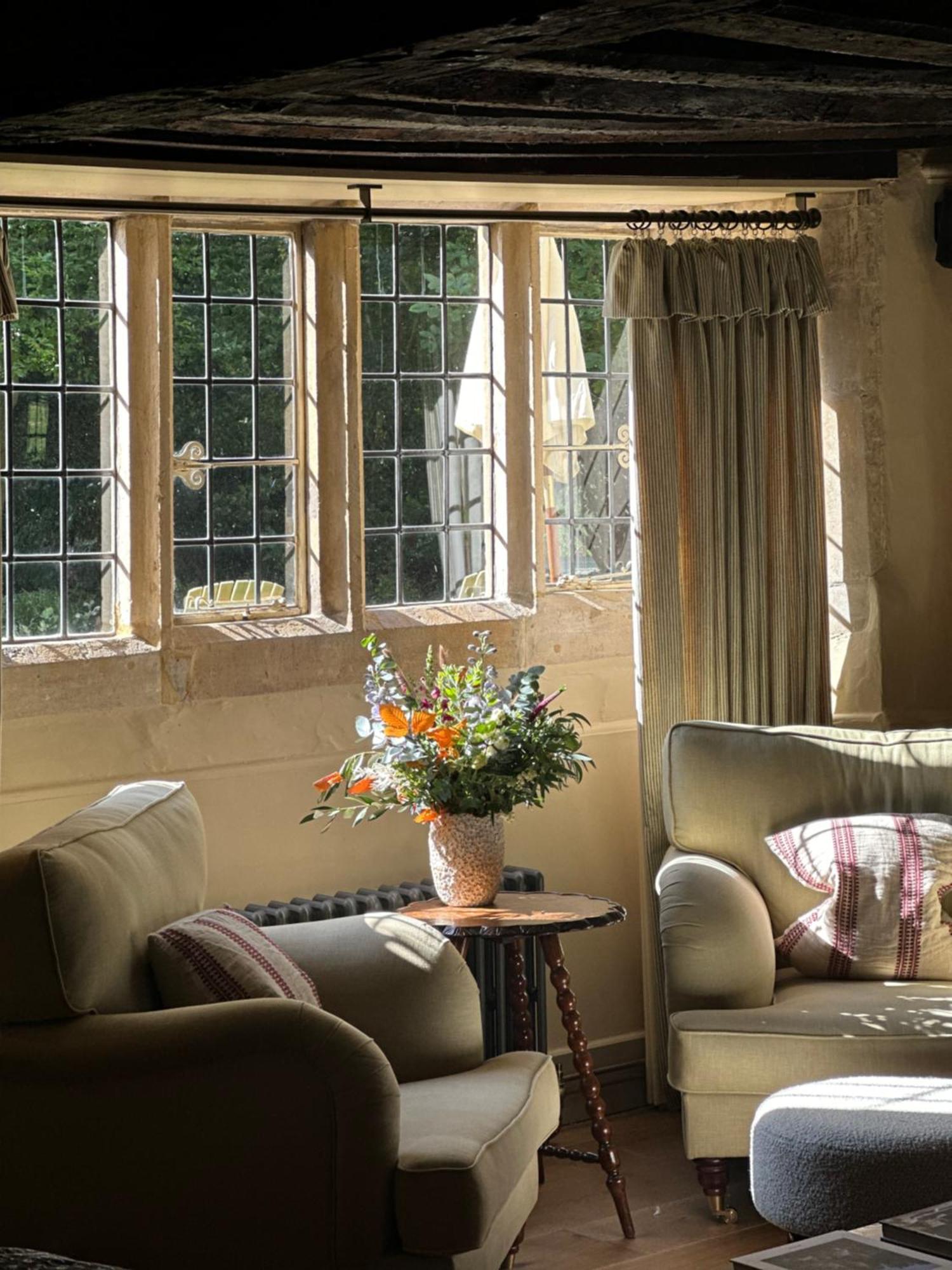 منزل الضيف تْشيبينْغْ كامبدين  في Charingworth Manor المظهر الخارجي الصورة