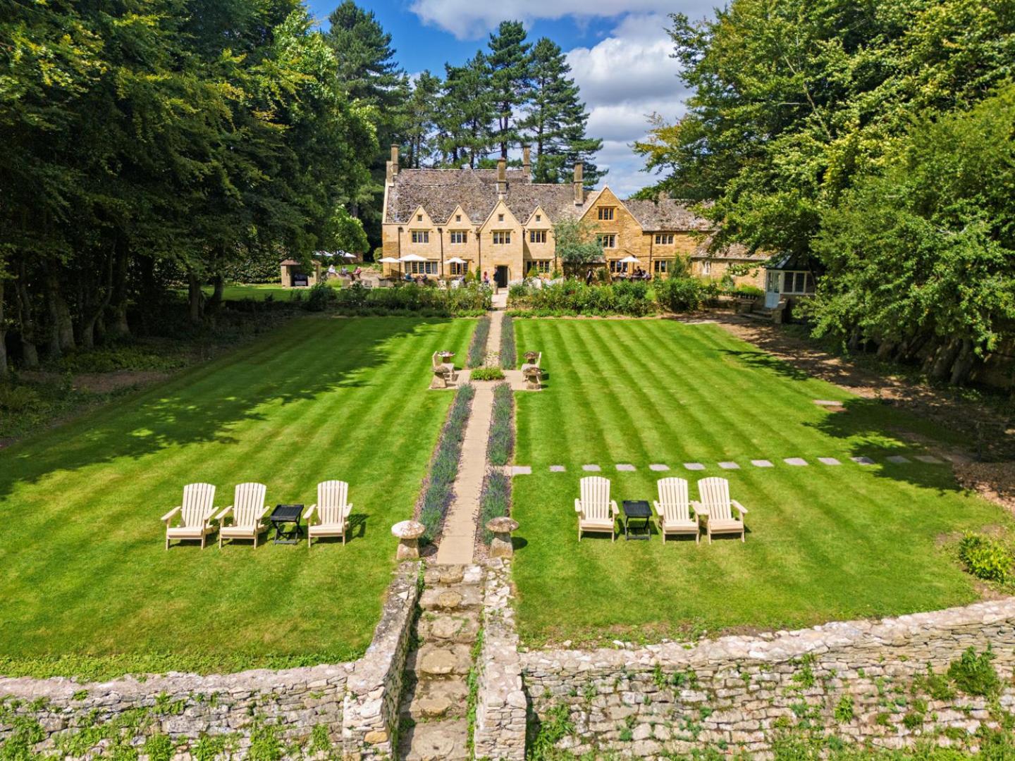 منزل الضيف تْشيبينْغْ كامبدين  في Charingworth Manor المظهر الخارجي الصورة